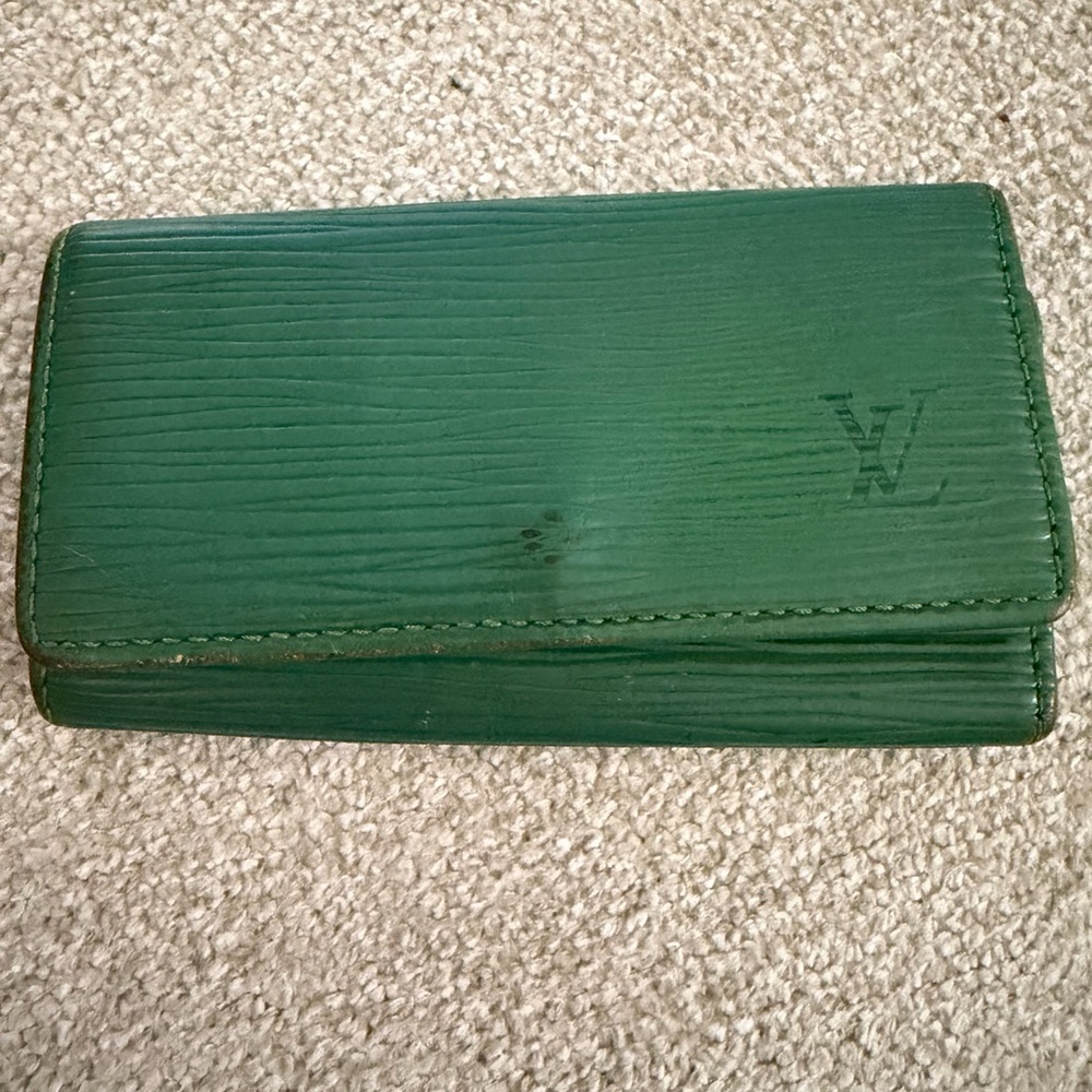 SOLD 💜Louis Vuitton Epi Forest Green Key case
